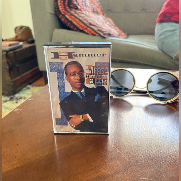 🔨 Vintage M. C. Hammer Please Don’t Hurt ‘Em 1990 Capitol Records Cassette Tape - Picture 2 of 7